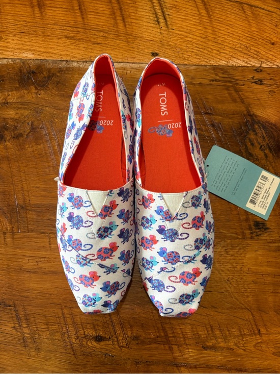 Toms Shoes - TOMS Women’s Floral Print Slip-On Mouse print size 11 women’s